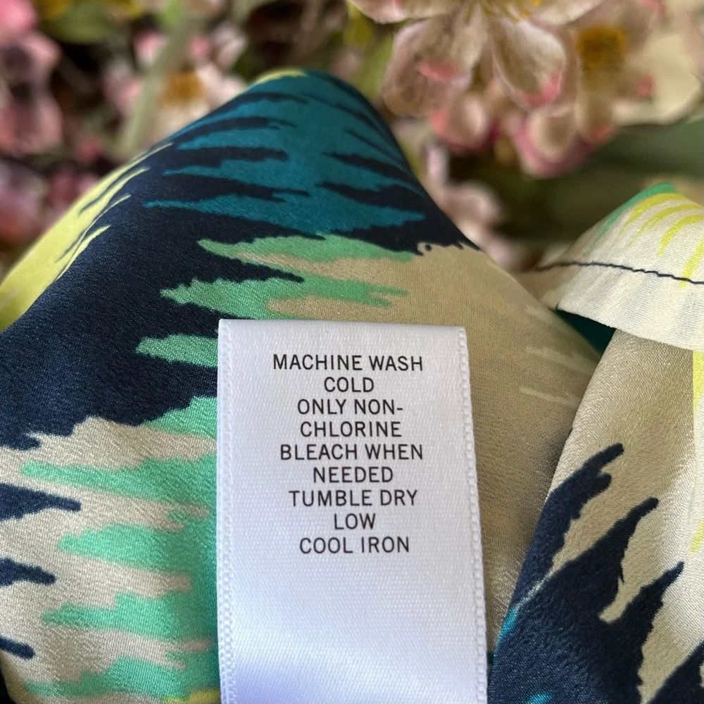 •Banana Republic• Abstract Print Ruffle Front Sleeveless Top - Size Small - Picture 7 of 8